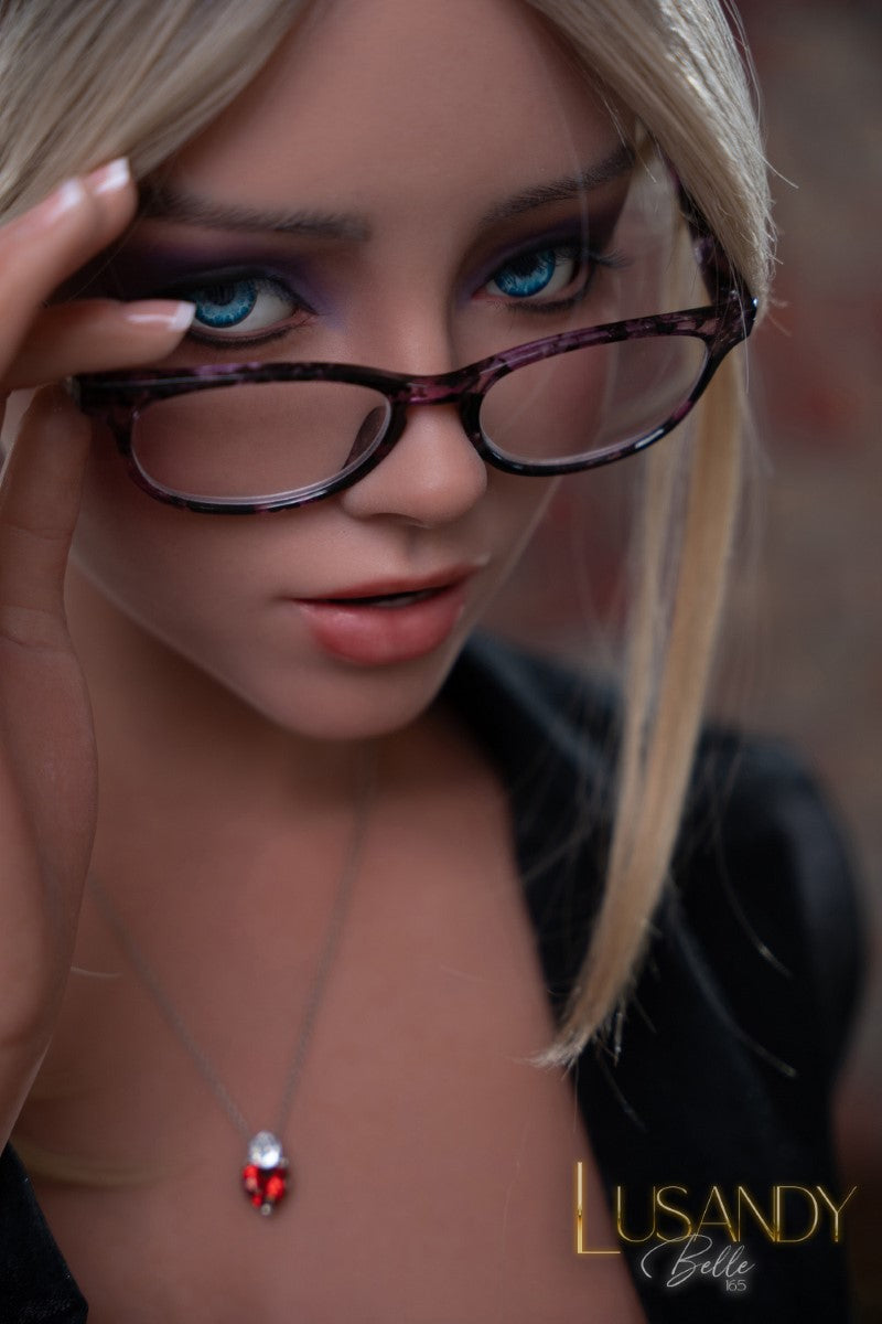 Belle poupée sexuelle (Lusandy Doll 165 cm bonnet D en silicone)