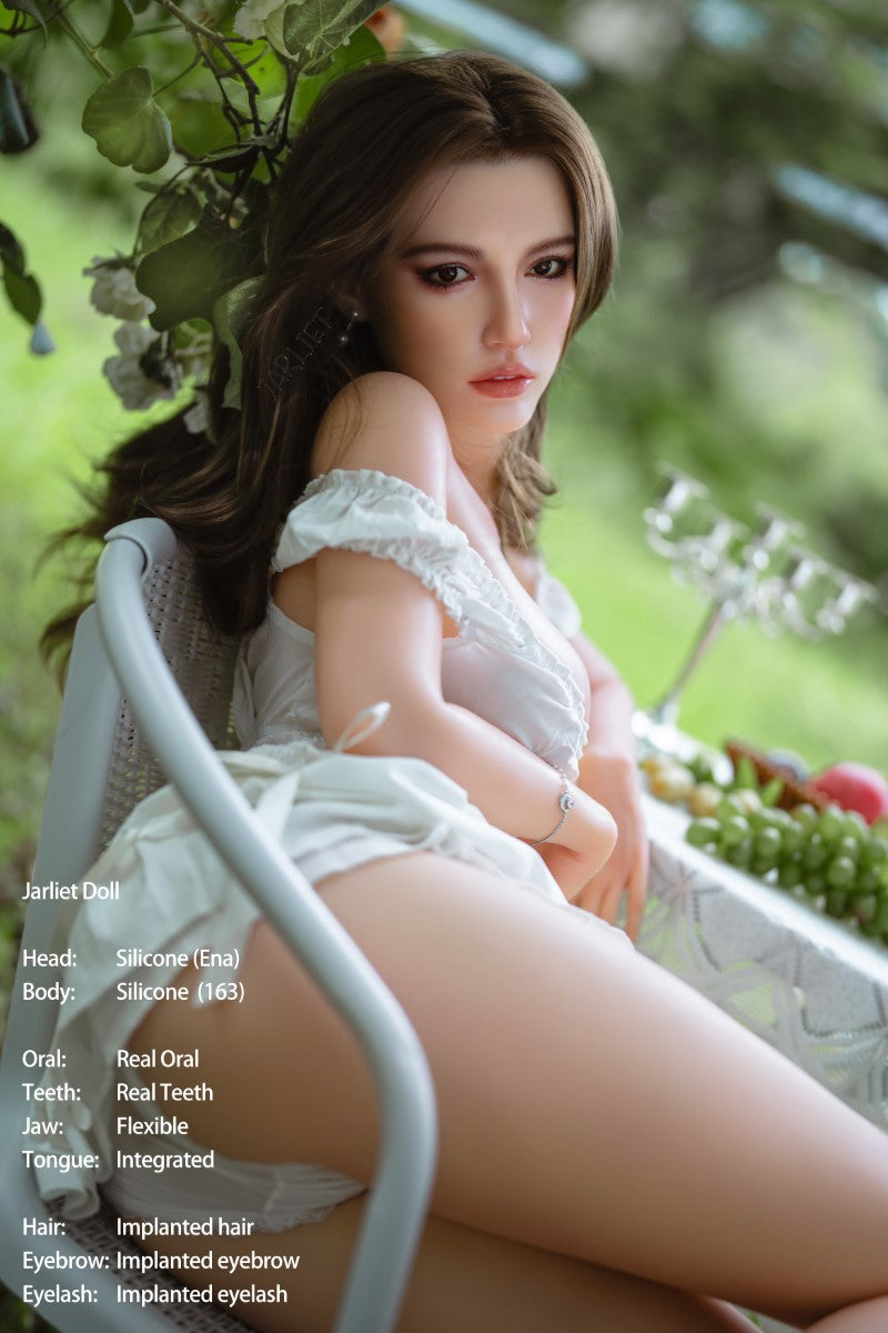 Ena poupée sexuelle (Jarliet 163 cm (coupe D en silicone)