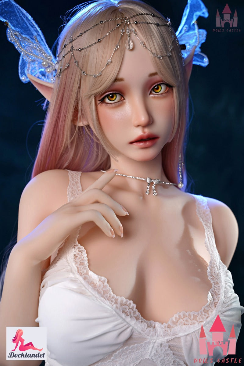 Lyla är en realistisk alv-docka på 170 cm med bröststorlek E-kupa från märket Dolls Castle. En prisvärd fantasy-sexdocka med ett charmigt utseende och alv-öron. Detta är en hybrid docka med en kropp av TPE och huvud av silikon. Lyla är utrustad med rörlig käke och verklig mun (ROS).&nbsp;