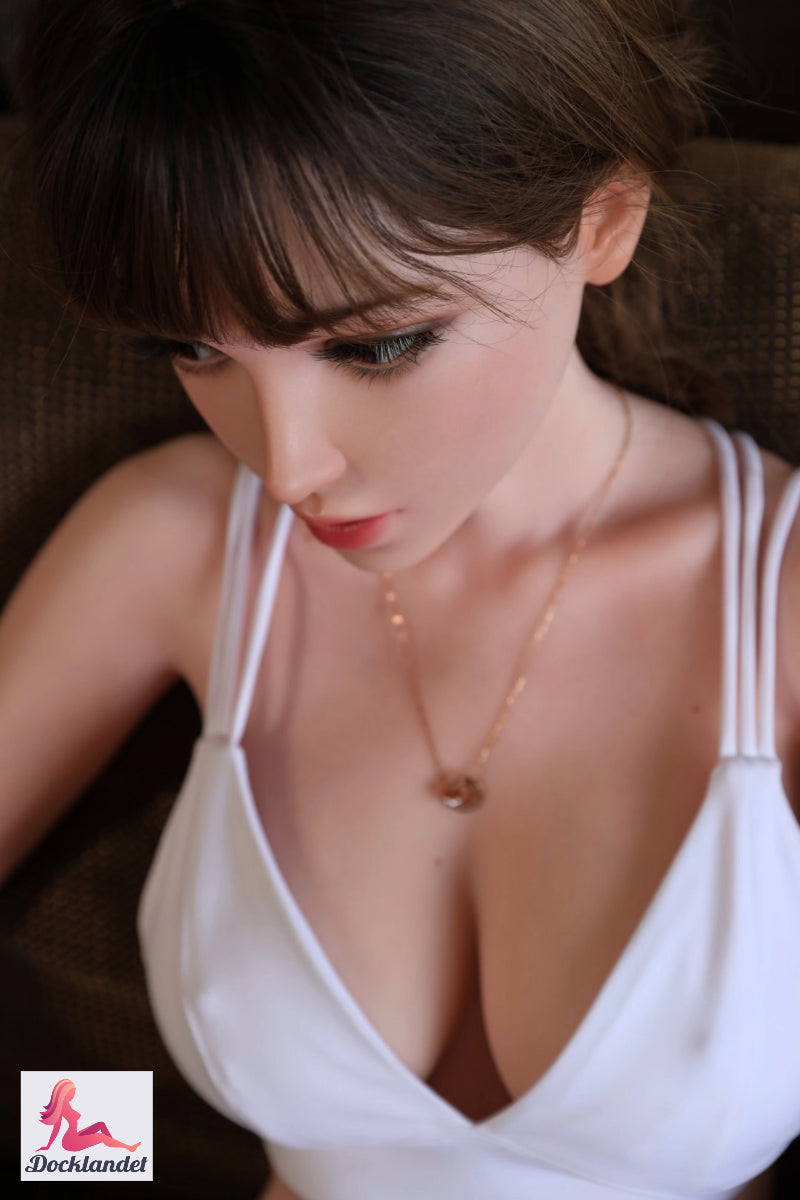 poupée sexuelle Elina Model 9 (Gynoid Doll 150 cm en silicone D-Cup)