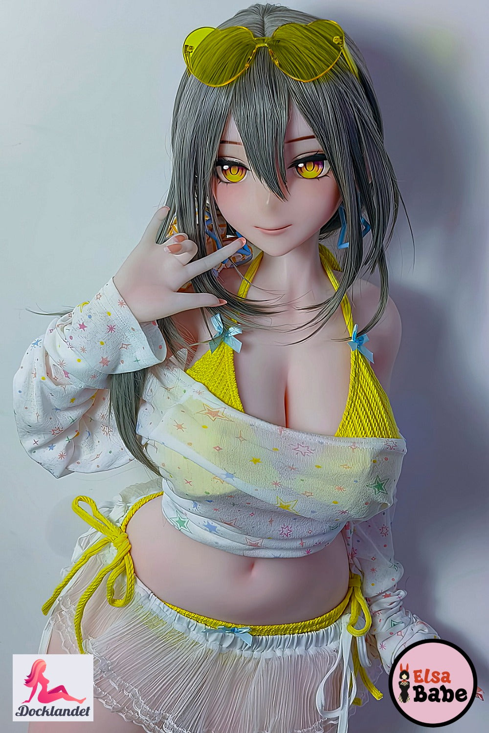 Mizuta Nina 151 cm Elsa Babe anime-silikondocka med mörkgrönt hår, gula ögon och gul sommaroutfit.