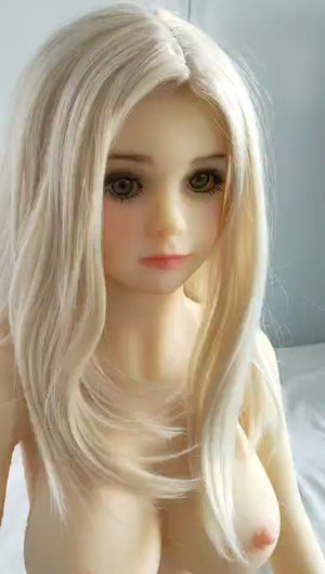 Mirana - eine blonde Miniaturpuppe (DX Value 125 cm d-cup Tpe)